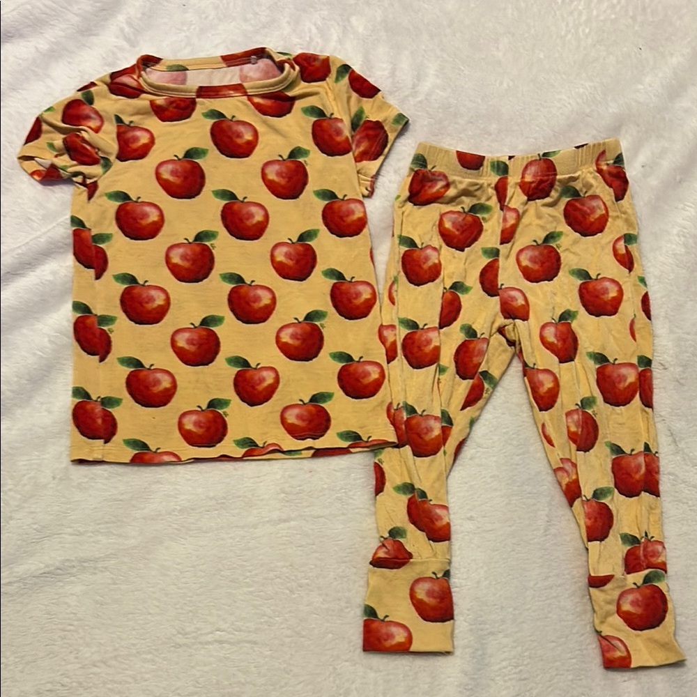 Posh Peanut Red 12-8 Month Short Sleeve Pajamas in Finn Apple Print